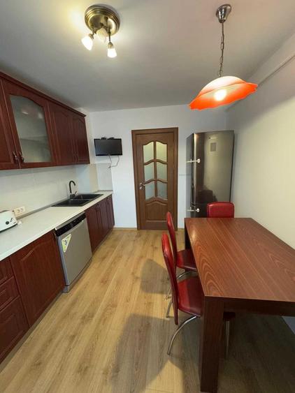 Apartament cu 3 camere decomandat în Central