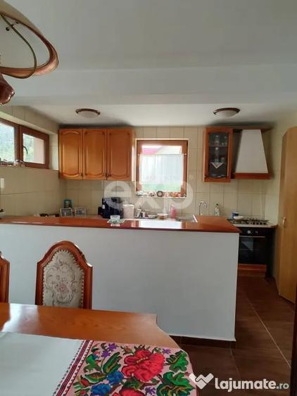 Casă cu 9 camere cu Teren 2000 Mp în Breazu