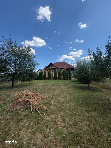 Casă cu 6 camere cu Teren 2000 Mp în Mocira