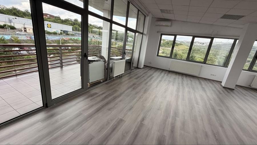 Spațiu comercial, de 70 mp, în Câmpului