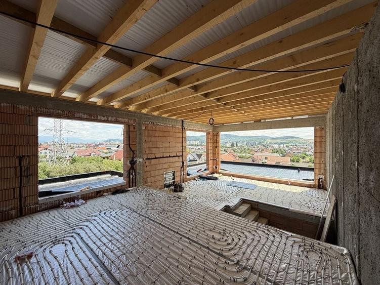 Apartament cu 3 camere decomandat în Petru Rareș