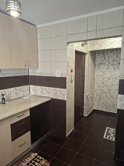 Apartament cu 3 camere semidecomandat în Popoveni