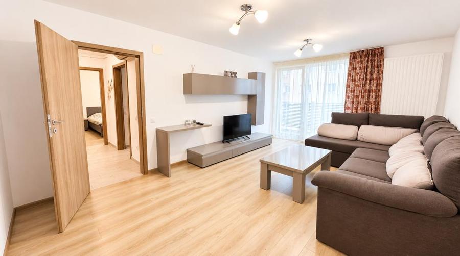 Apartament cu 2 camere decomandat, mobilat în Tractorul