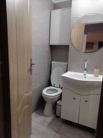 Apartament cu 3 camere semidecomandat în Vest