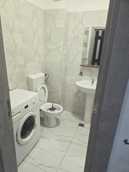 Garsonieră decomandată în Roșu