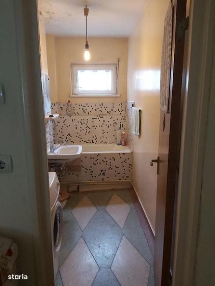 Apartament cu 3 camere semidecomandat în Centrul Civic