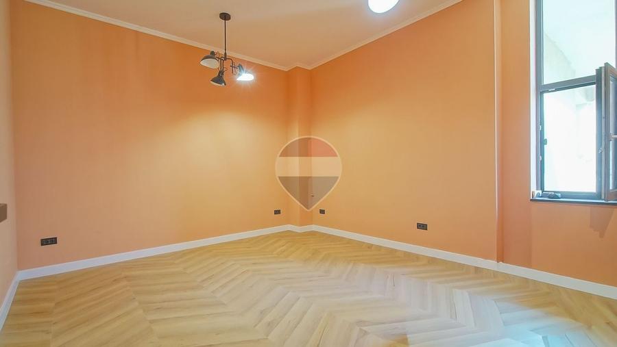 Birou, de 80 mp, în Centrul Civic