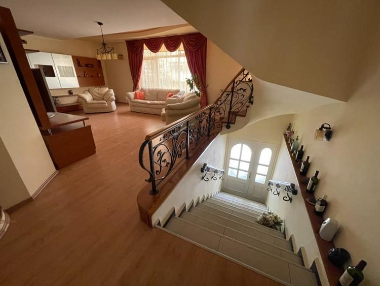 Apartament cu 3 camere decomandat în Sud