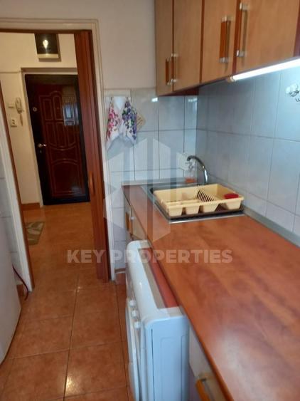 Apartament cu 2 camere semidecomandat, mobilat în Titan