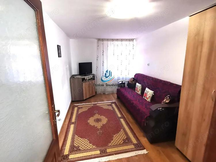 Casă cu 6 camere cu Teren 1000 Mp în Sărata