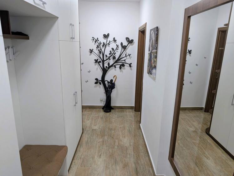 Apartament cu 4 camere decomandat, mobilat în Tractorul