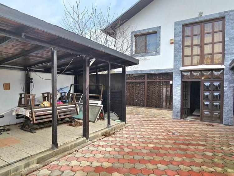 Casă individuală cu 4 camere cu Teren 275 Mp în Glina