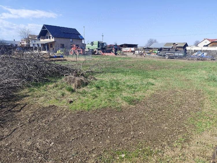 Casă cu Teren 1335 Mp în Săvinești