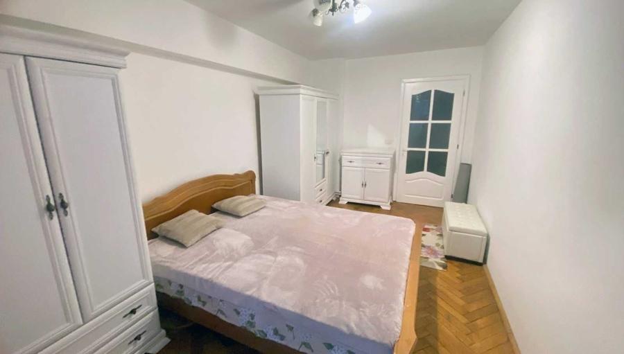 Apartament cu 4 camere decomandat în George Enescu