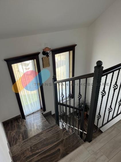 Casă individuală cu 5 camere cu Canalizare în Dezmir