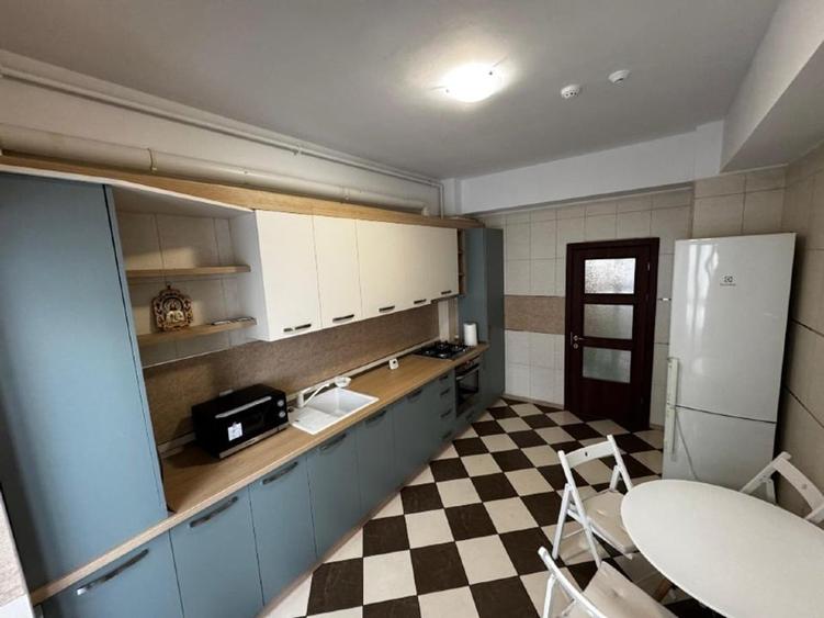 Apartament cu 3 camere decomandat în Moșilor