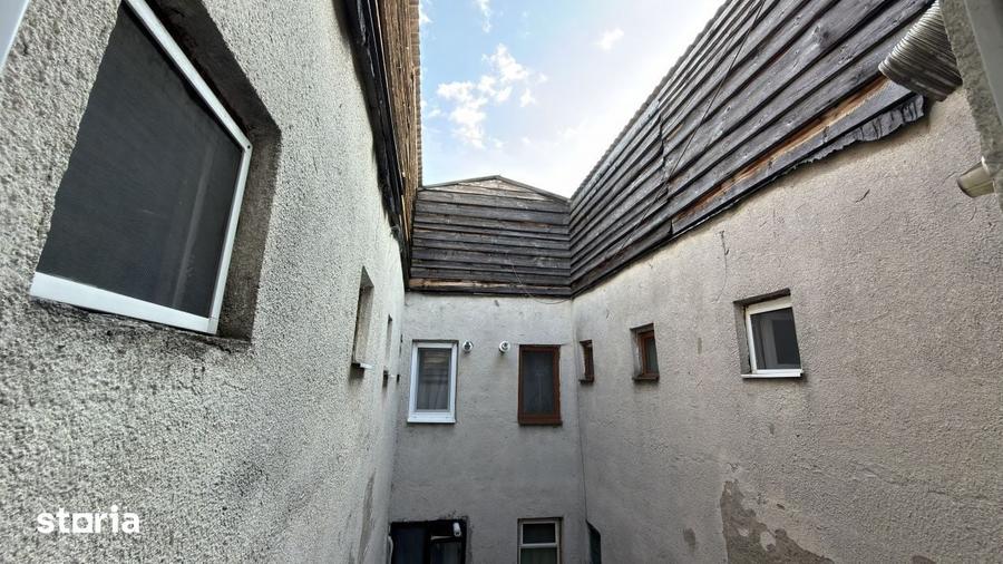 Apartament cu 4 camere semidecomandat în Central