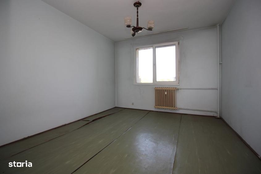 Apartament cu 3 camere semidecomandat în Titan