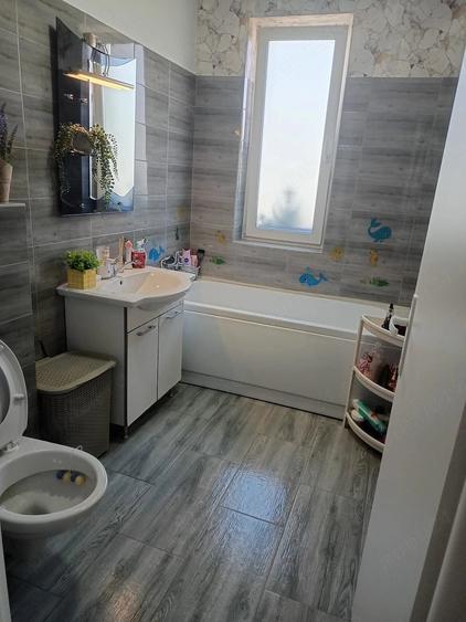 Apartament cu 2 camere semidecomandat în Giroc