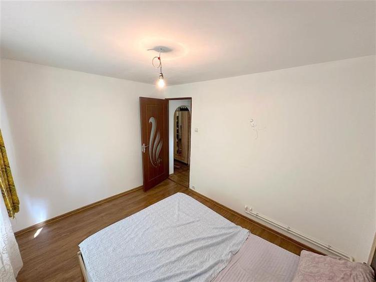 Apartament cu 2 camere semidecomandat în Mioriței