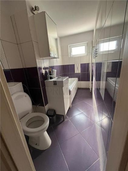 Apartament cu 3 camere semidecomandat în Girocului