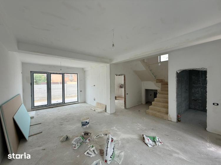 Casă cu 4 camere cu Teren 250 Mp în Ghencea