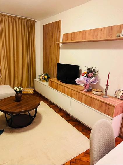 Apartament cu 3 camere semidecomandat în Dacia
