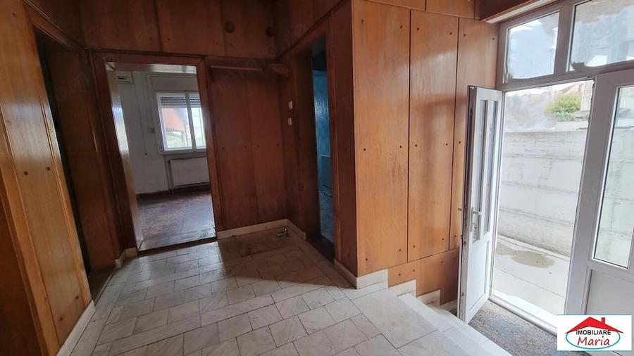 Casă cu 3 camere în Titulescu