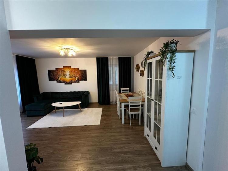 Apartament cu 2 camere decomandat, mobilat în Tractorul