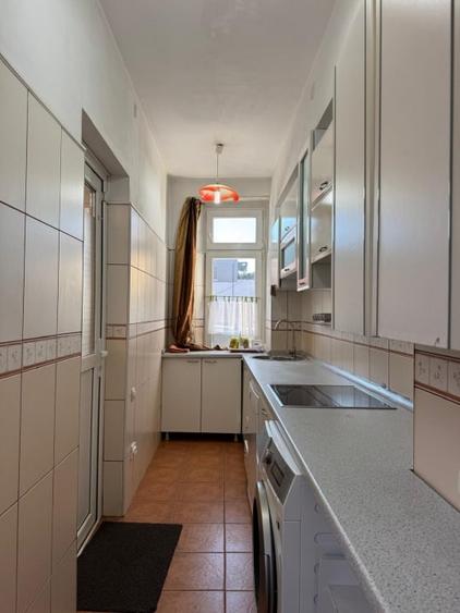 Apartament la casa, cu 3 camere, semidecomandat, zona centrala, str. Sitei - 11