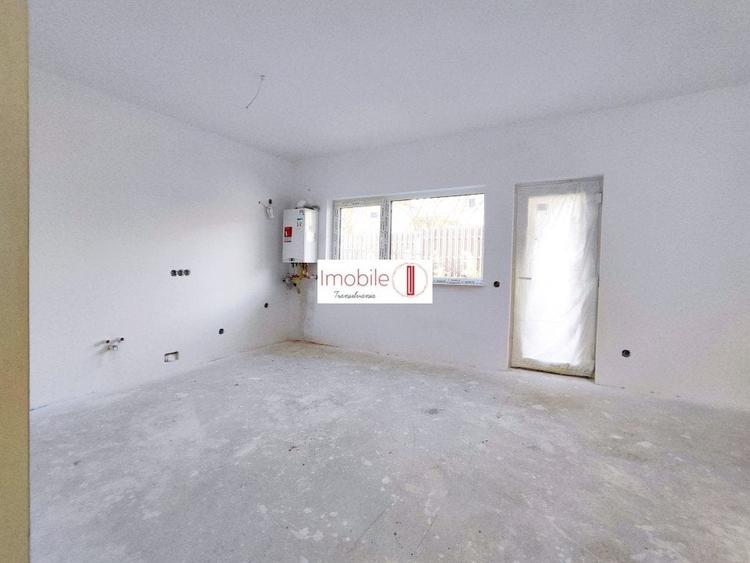 Duplex cu 4 camere cu Canalizare în Florești