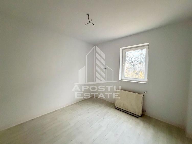 Apartament cu 3 camere decomandat în Lipovei