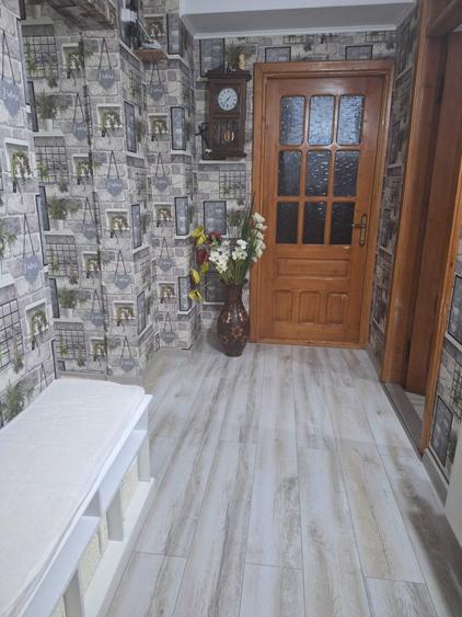 Apartament cu 4 camere decomandat în Băceni