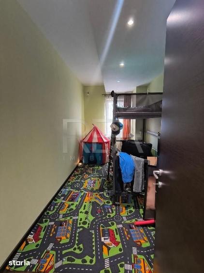 Apartament cu 3 camere semidecomandat în Dămăroaia
