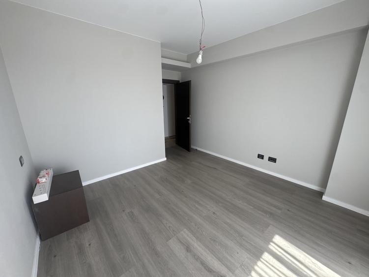 Apartament cu 4 camere decomandat, mobilat în Băneasa