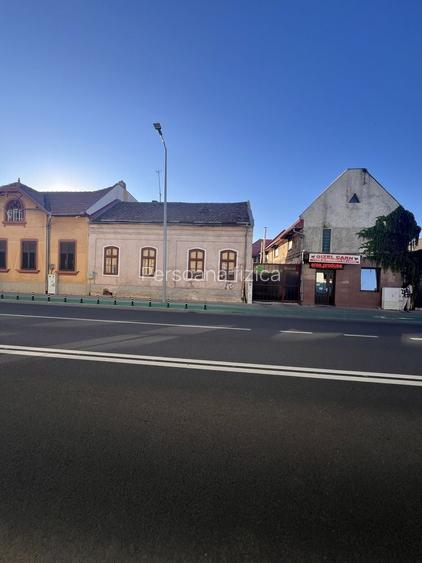 Casa cu curte pe Bd. Ferdinand I, Alba Iulia zona centrala, ideala pentru locuire sau activitate comerciala