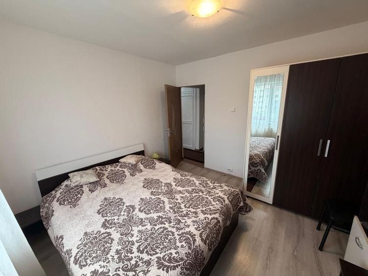 Apartament cu 3 camere decomandat în Lenin
