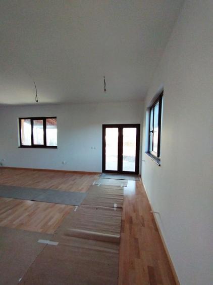 Casă individuală cu 5 camere cu Canalizare în Ciofliceni