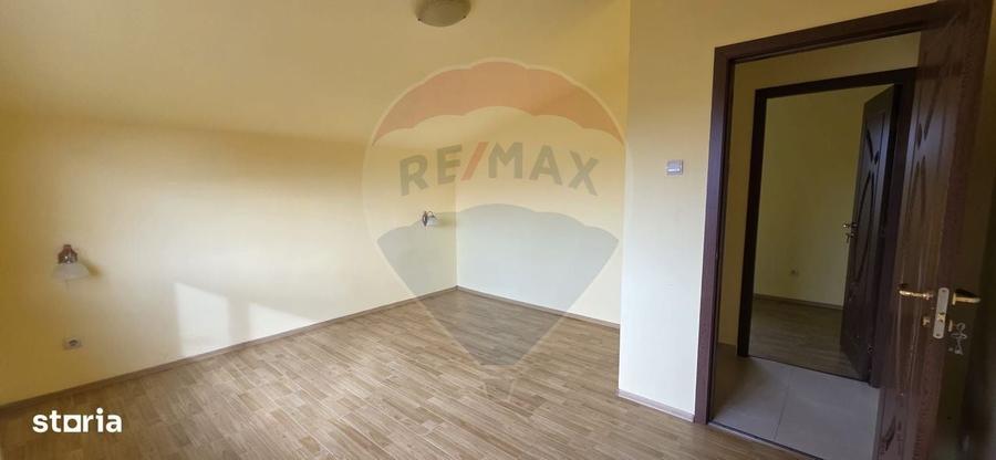 Casă cu 4 camere în Valea