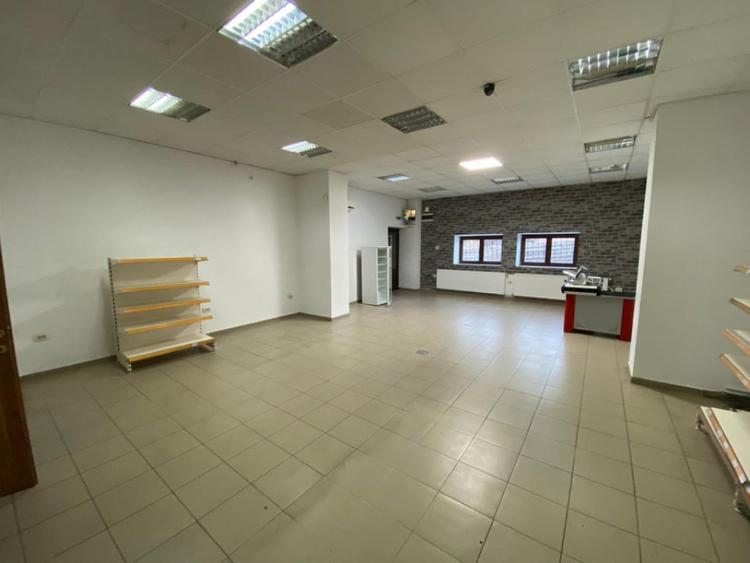 Spațiu comercial, de 100 mp, în Poplaca