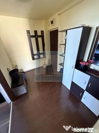 Apartament cu 3 camere decomandat în Astra