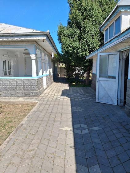 Casă cu 4 camere cu Teren 800 Mp în Piscu
