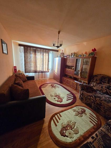 Apartament cu 3 camere decomandat în Luduș