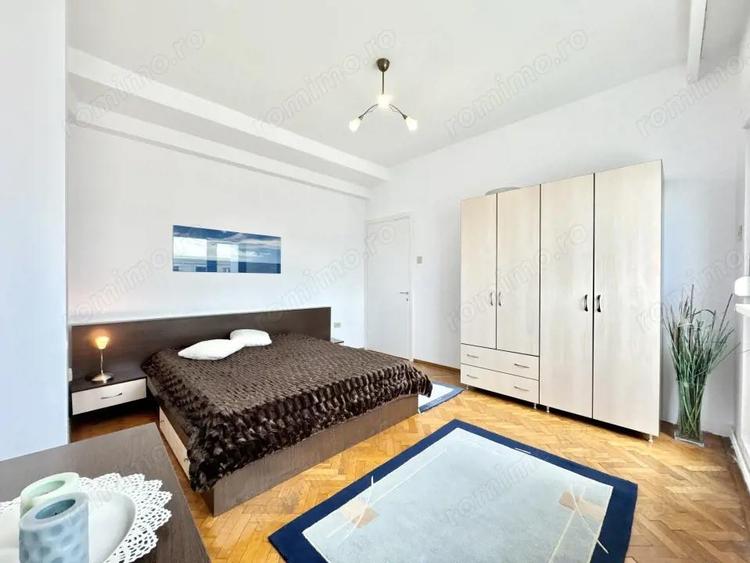 Apartament cu 4 camere semidecomandat, mobilat în Romană