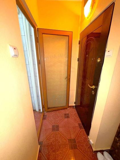 Apartament cu 2 camere semidecomandat, mobilat în Micro 19