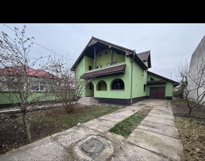 Casă cu 4 camere cu Teren 650 Mp în Grădiște