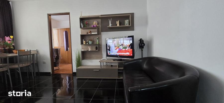 Apartament cu 3 camere, mobilat în Micro 5