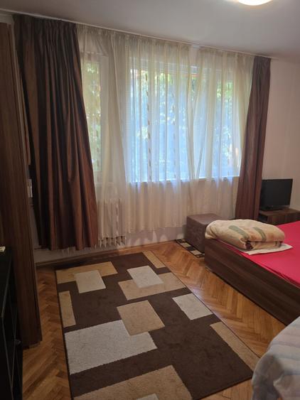 Apartament cu 3 camere decomandat în Mihai Bravu