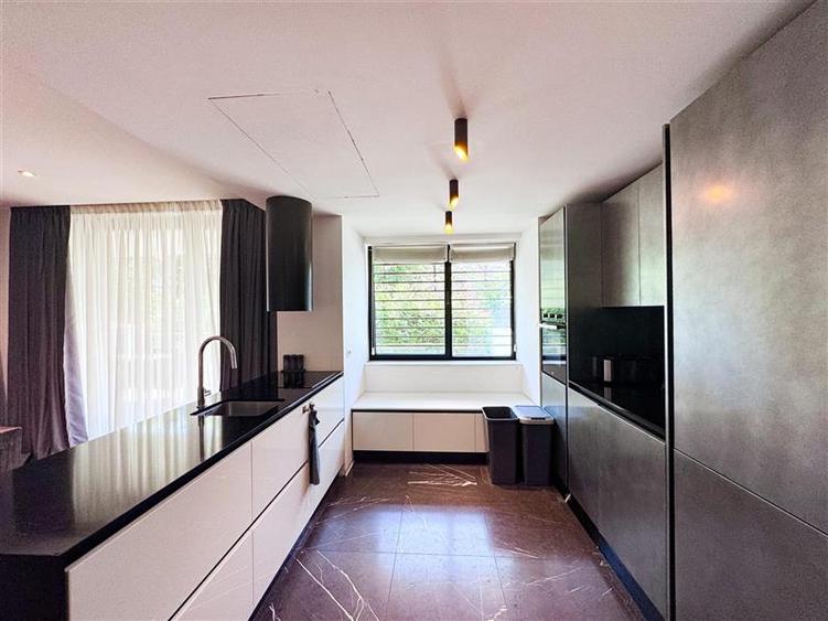 Apartament cu 4 camere decomandat, mobilat în Primăverii