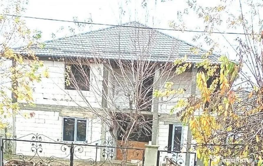 Casă cu 3 camere cu Teren 800 Mp în Tărtășești